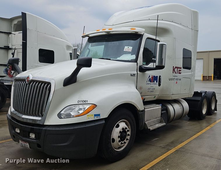 image for item OK9867 2020 International  LT625 semi truck