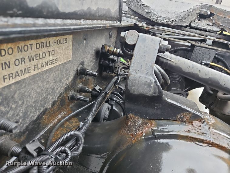 image for item OK9867 2020 International  LT625 semi truck