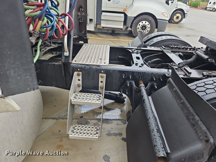 image for item OK9867 2020 International  LT625 semi truck