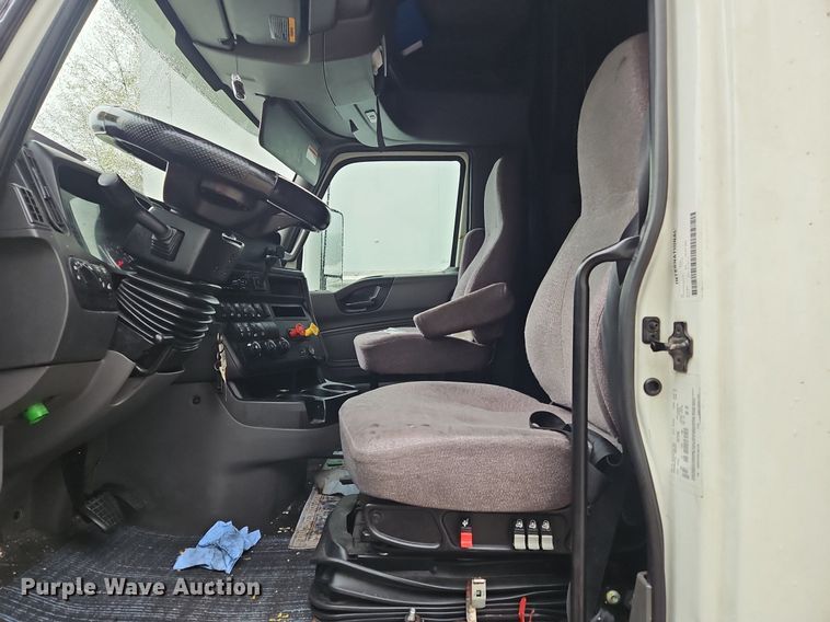 image for item OK9867 2020 International  LT625 semi truck