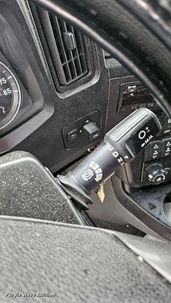 image for item OK9867 2020 International  LT625 semi truck