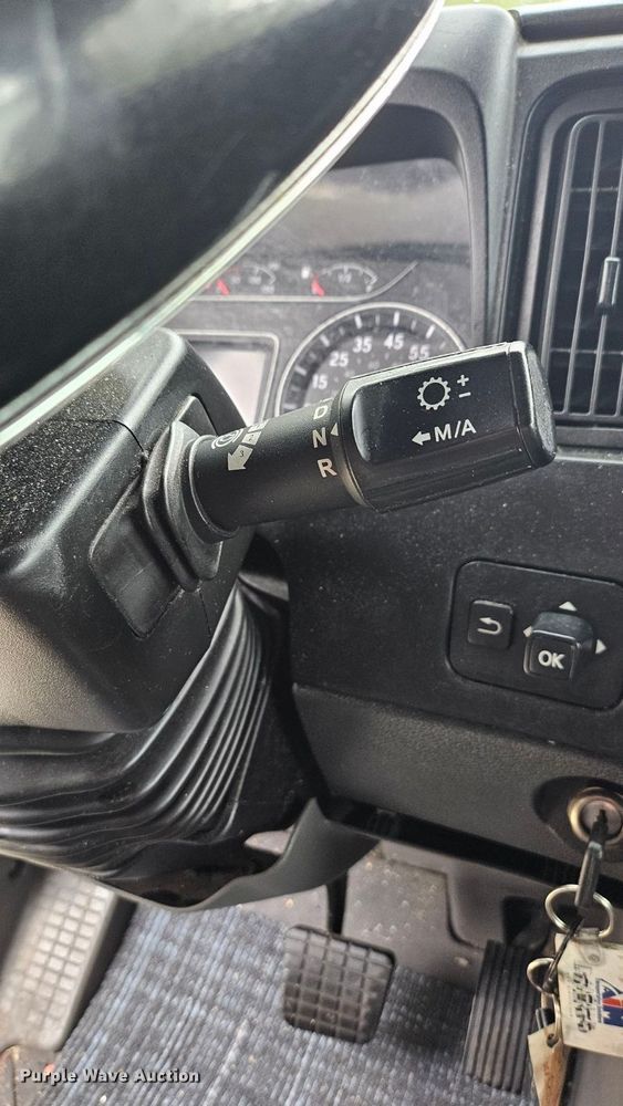 image for item OK9867 2020 International  LT625 semi truck