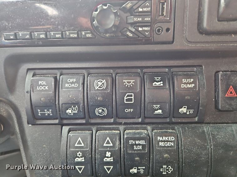 image for item OK9867 2020 International  LT625 semi truck