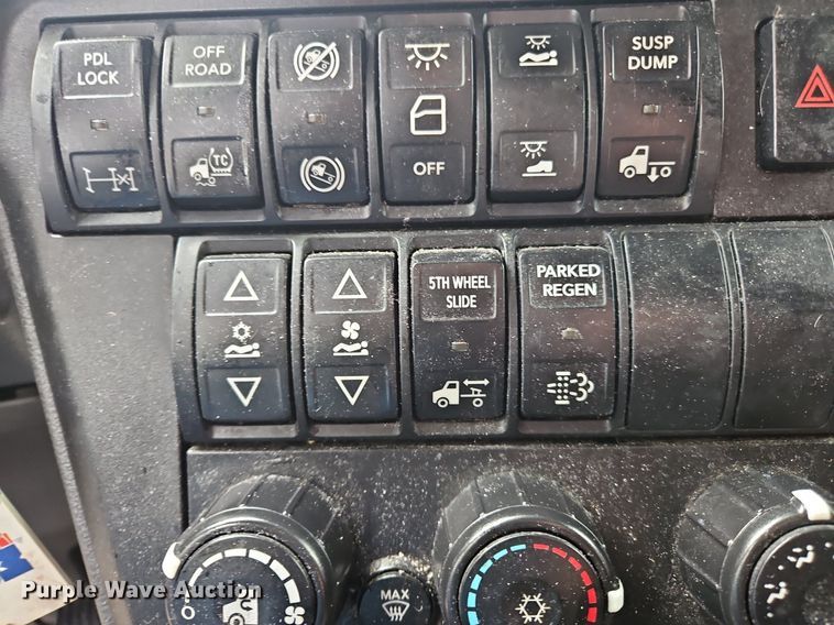 image for item OK9867 2020 International  LT625 semi truck