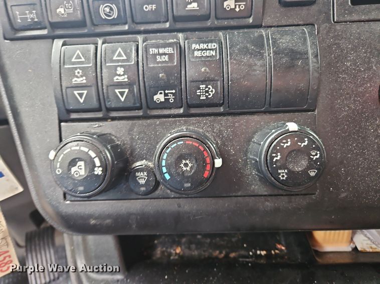 image for item OK9867 2020 International  LT625 semi truck