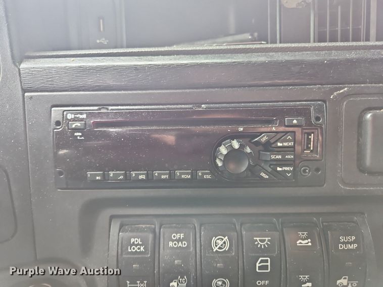 image for item OK9867 2020 International  LT625 semi truck