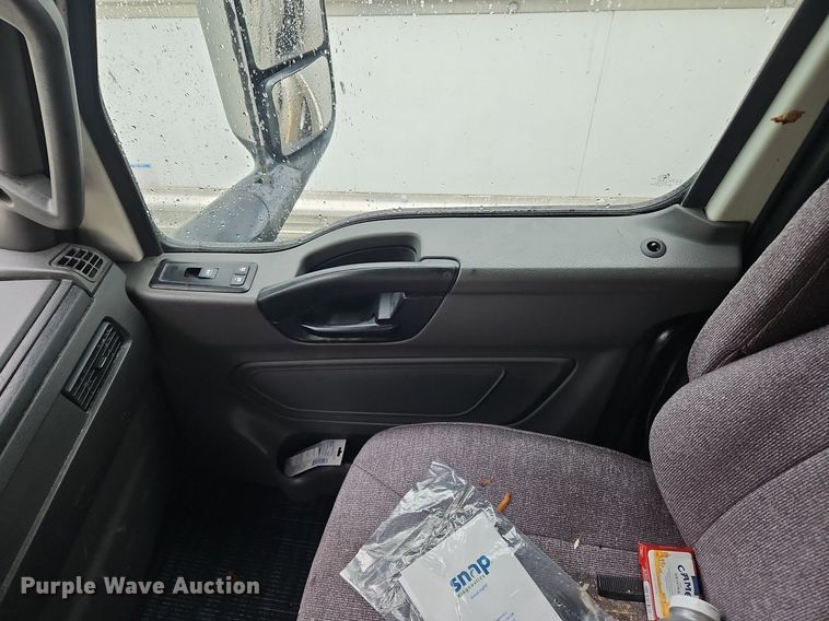 image for item OK9867 2020 International  LT625 semi truck