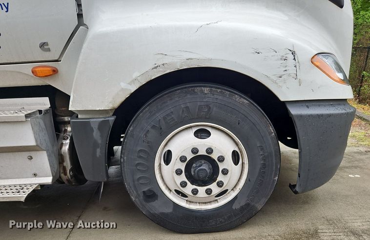 image for item OK9867 2020 International  LT625 semi truck