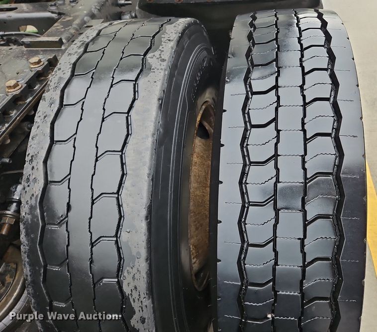 image for item OK9867 2020 International  LT625 semi truck