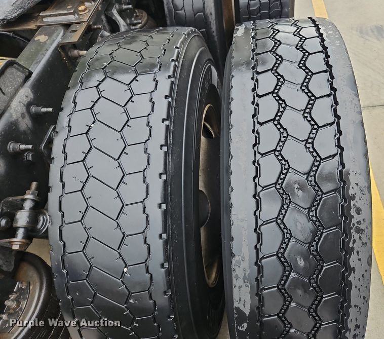 image for item OK9867 2020 International  LT625 semi truck