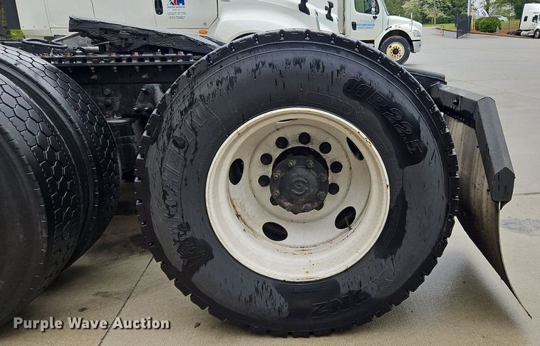 image for item OK9867 2020 International  LT625 semi truck