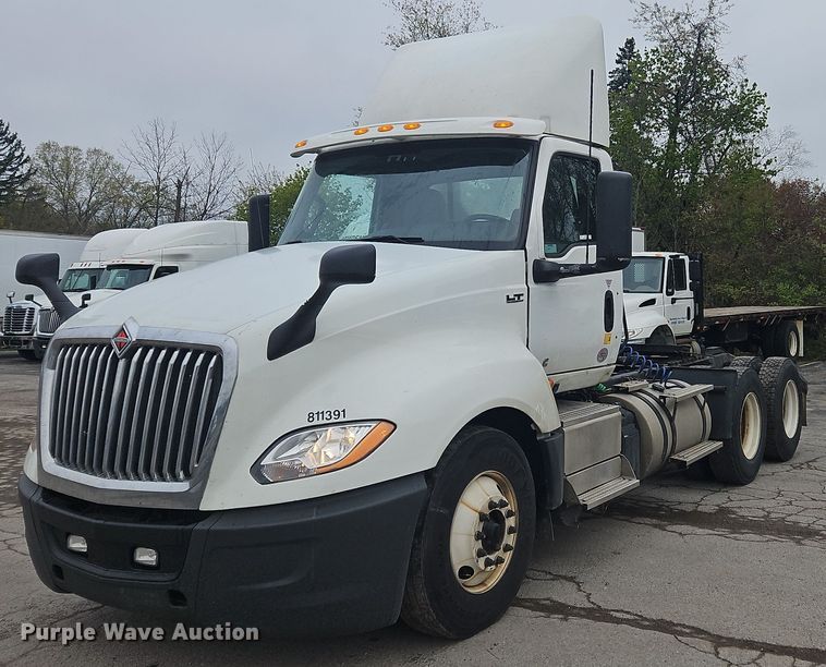 image for item OK9869 2018 International  LT625 semi truck