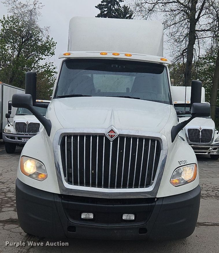 image for item OK9869 2018 International  LT625 semi truck