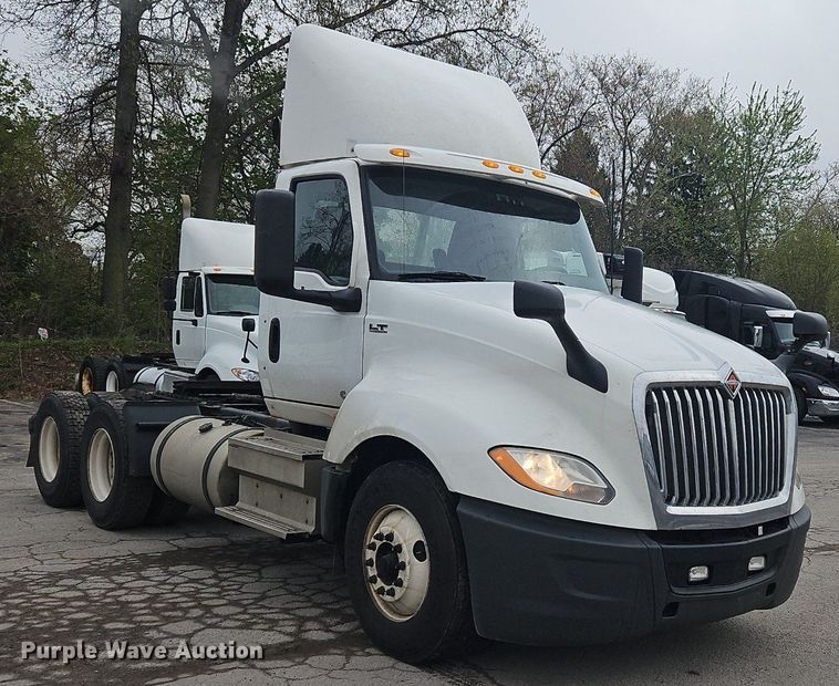 image for item OK9869 2018 International  LT625 semi truck