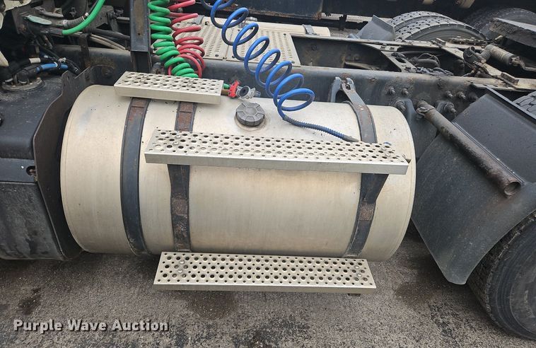 image for item OK9869 2018 International  LT625 semi truck