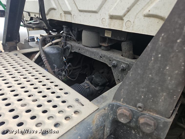 image for item OK9869 2018 International  LT625 semi truck