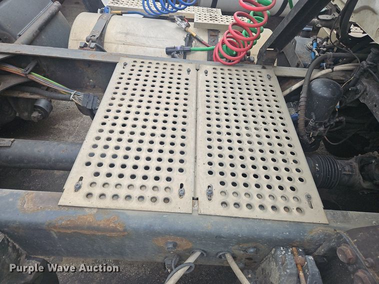 image for item OK9869 2018 International  LT625 semi truck