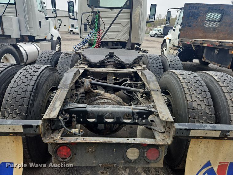 image for item OK9869 2018 International  LT625 semi truck