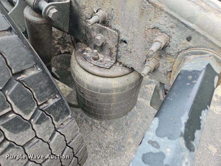 image for item OK9869 2018 International  LT625 semi truck