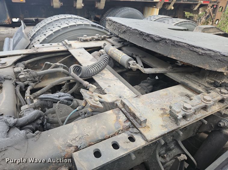 image for item OK9869 2018 International  LT625 semi truck