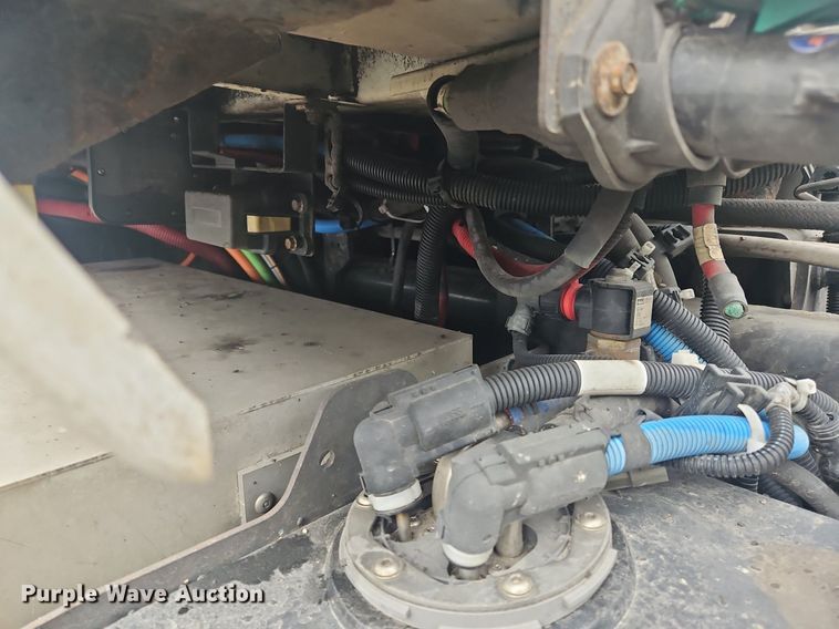 image for item OK9869 2018 International  LT625 semi truck