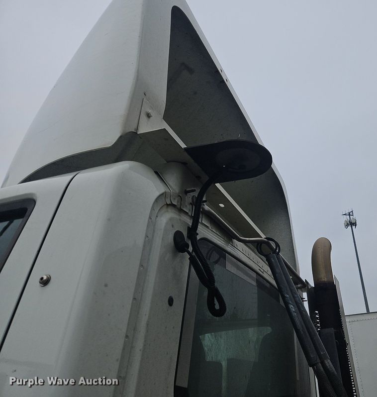 image for item OK9869 2018 International  LT625 semi truck