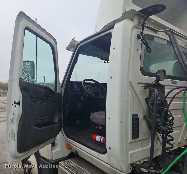 image for item OK9869 2018 International  LT625 semi truck