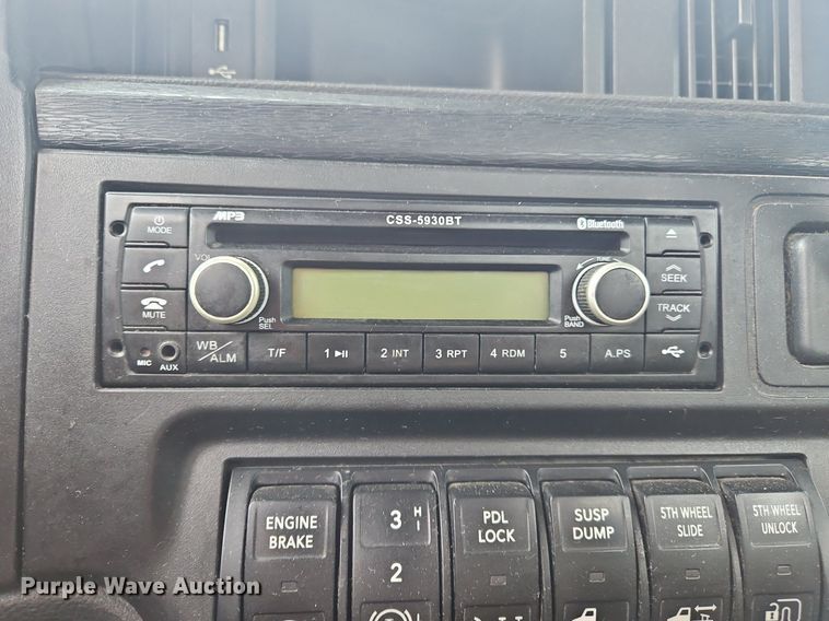 image for item OK9869 2018 International  LT625 semi truck