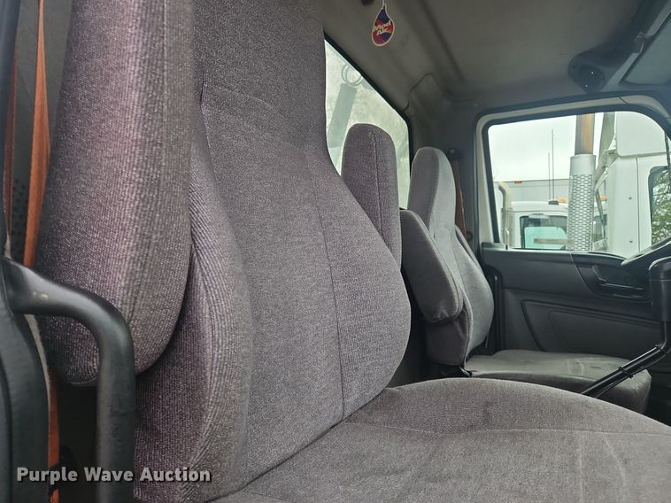 image for item OK9869 2018 International  LT625 semi truck