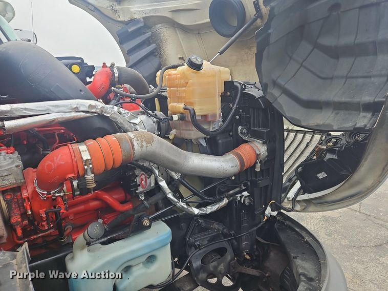 image for item OK9869 2018 International  LT625 semi truck