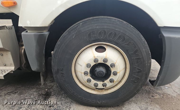 image for item OK9869 2018 International  LT625 semi truck