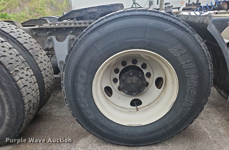 image for item OK9869 2018 International  LT625 semi truck