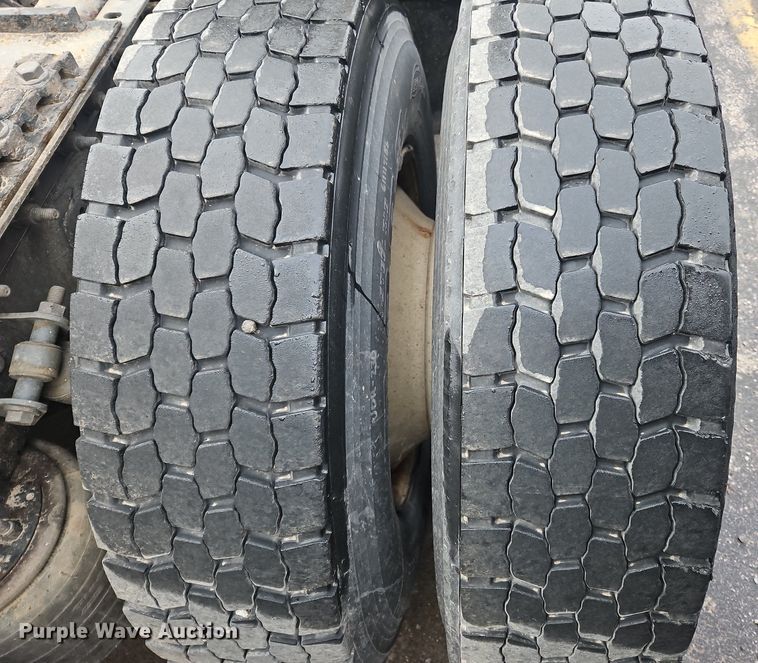 image for item OK9869 2018 International  LT625 semi truck