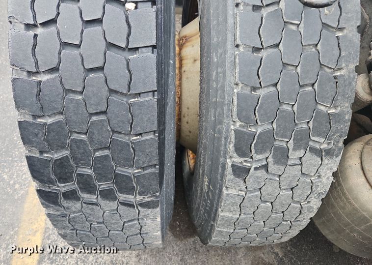 image for item OK9869 2018 International  LT625 semi truck