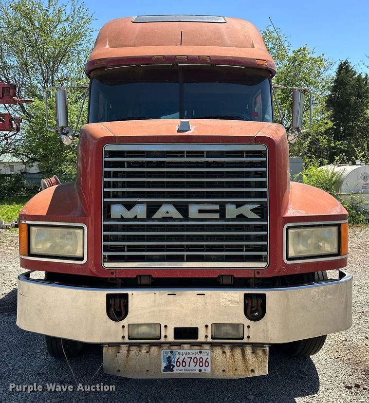 image for item OM9481 1996 Mack CH613 semi truck