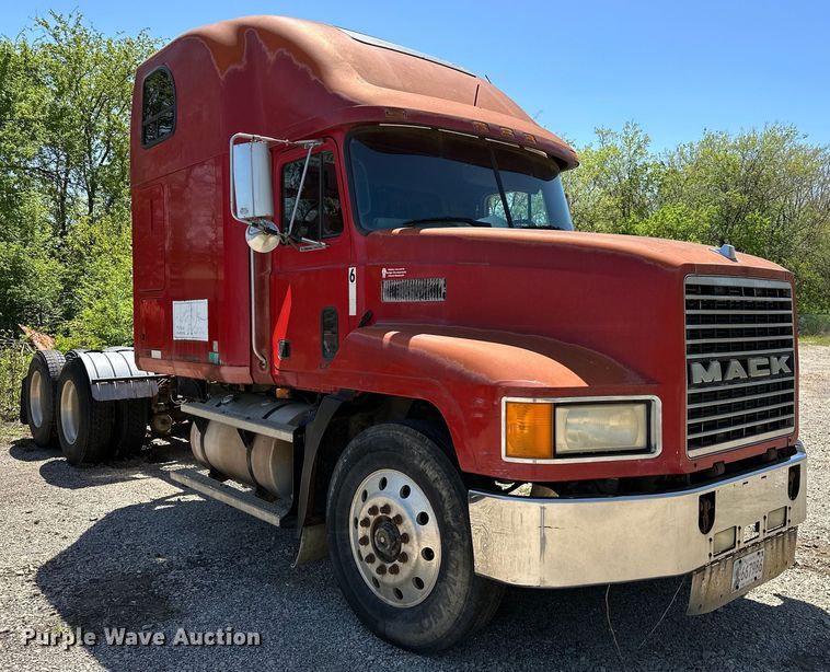 image for item OM9481 1996 Mack CH613 semi truck