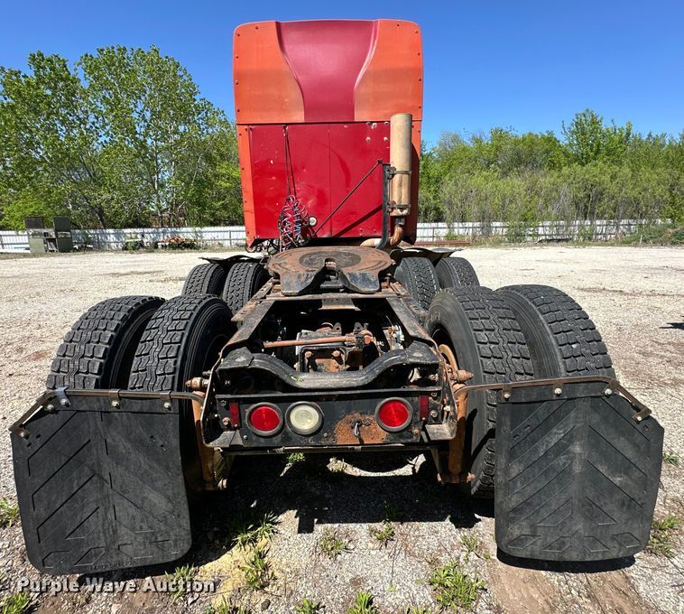 image for item OM9481 1996 Mack CH613 semi truck