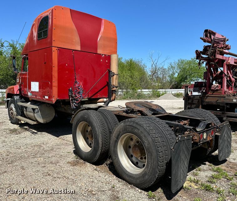 image for item OM9481 1996 Mack CH613 semi truck