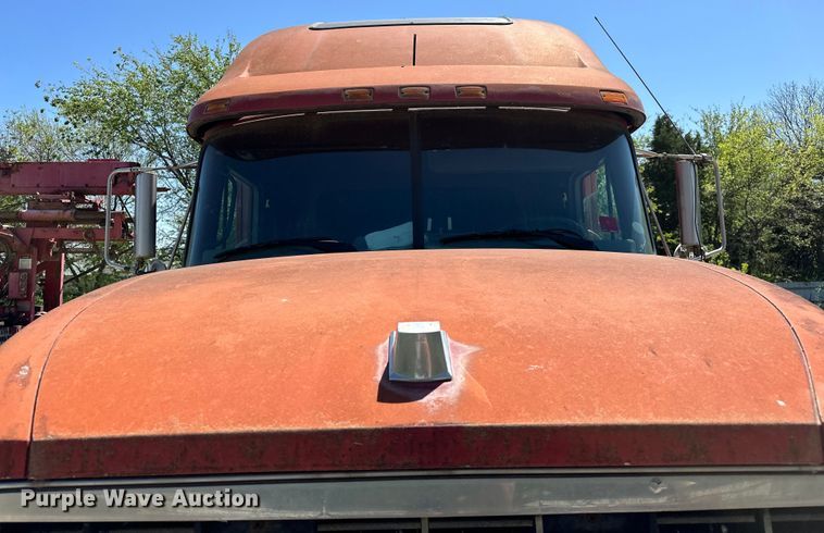 image for item OM9481 1996 Mack CH613 semi truck