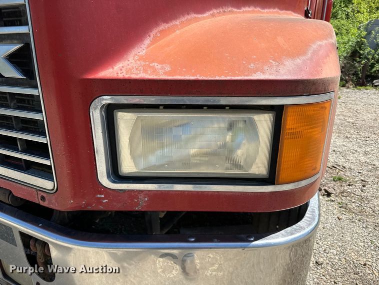image for item OM9481 1996 Mack CH613 semi truck