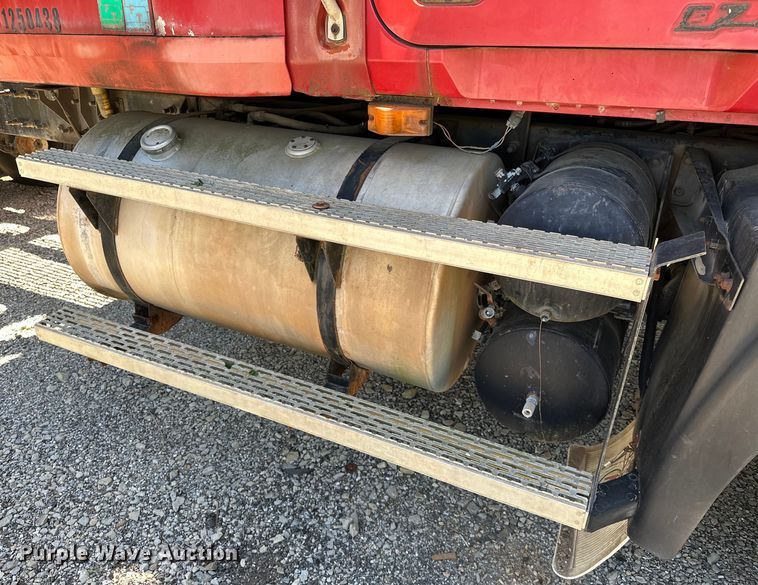 image for item OM9481 1996 Mack CH613 semi truck