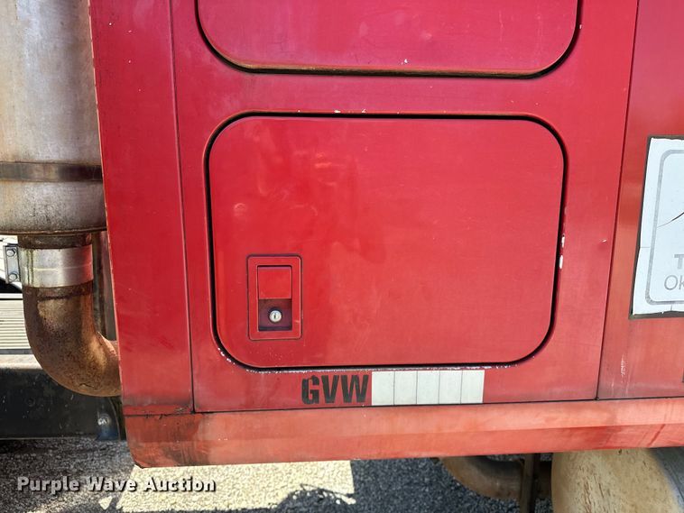 image for item OM9481 1996 Mack CH613 semi truck