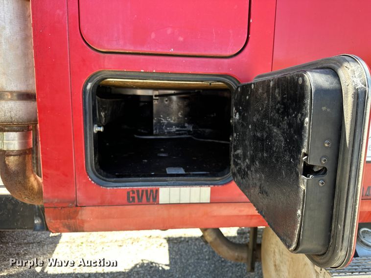 image for item OM9481 1996 Mack CH613 semi truck