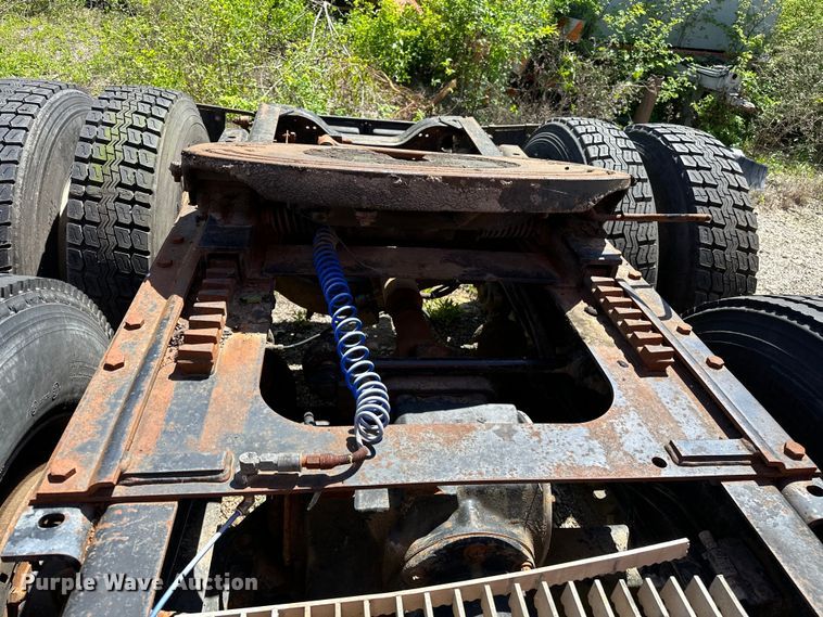 image for item OM9481 1996 Mack CH613 semi truck