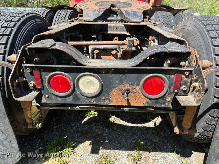 image for item OM9481 1996 Mack CH613 semi truck