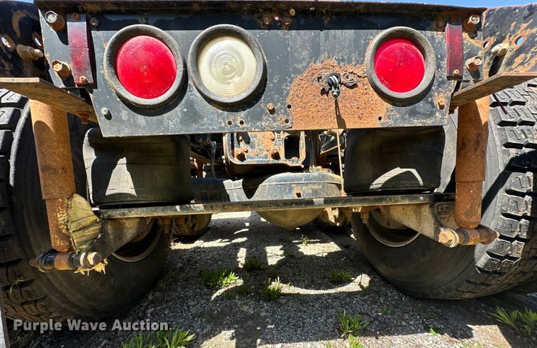 image for item OM9481 1996 Mack CH613 semi truck