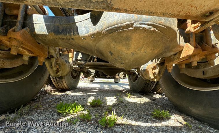 image for item OM9481 1996 Mack CH613 semi truck