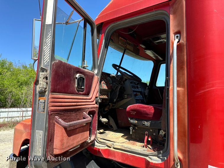 image for item OM9481 1996 Mack CH613 semi truck