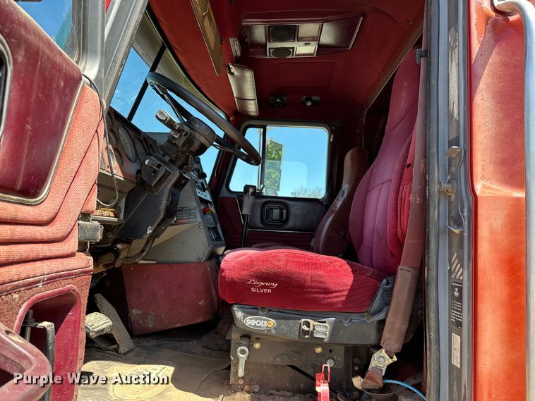 image for item OM9481 1996 Mack CH613 semi truck