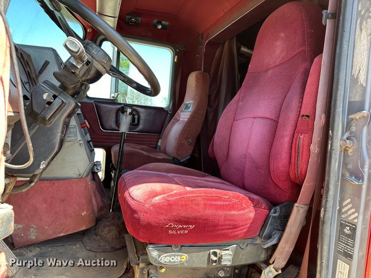 image for item OM9481 1996 Mack CH613 semi truck